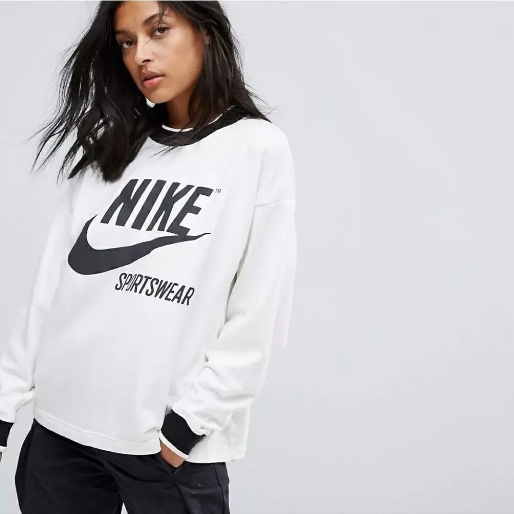 Nike Women'sΒ Archive Sweatshirtβ